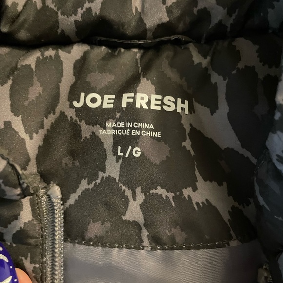 Grey Cheetah Print Puffer Vest - Picture 2 of 2